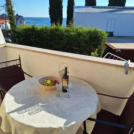Apartment Stana A2+2 For 4 Persons With Balcony And Sea View