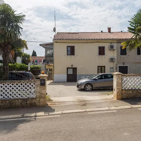 Stana A2+2 For 4 Persons With Balcony And Sea View Porec