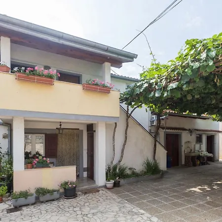 Apartment Stana A2+2 For 4 Persons With Balcony And Sea View